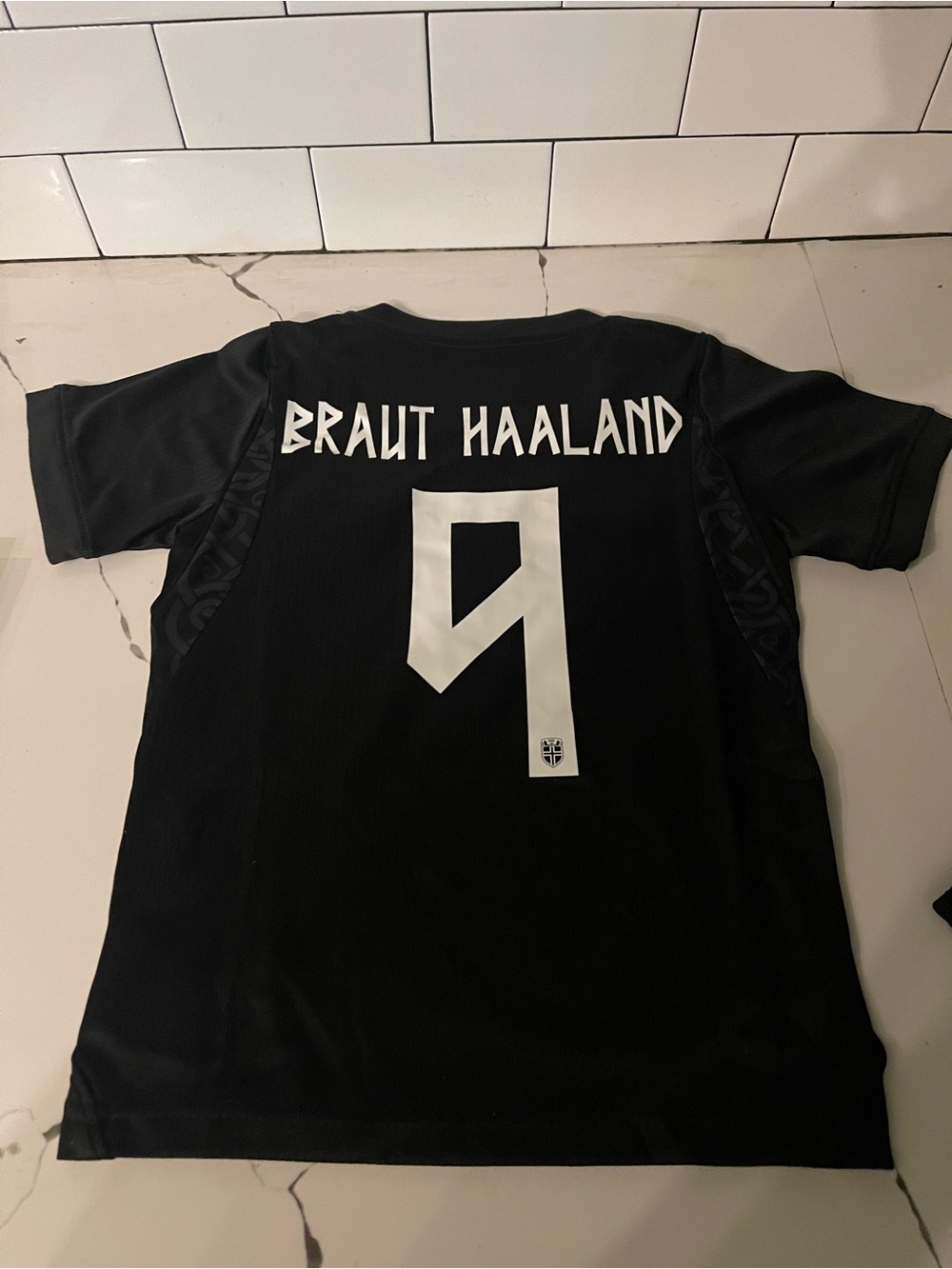 Youth Erling Braut Haaland Jersey And Short Set Size 16. - Picture 4 of 5